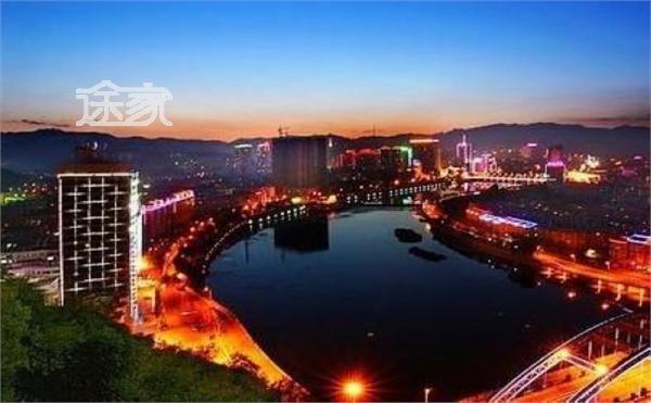 承德阳光下的温馨故事