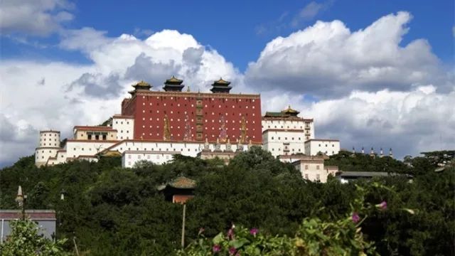 承德阳光下的温馨故事